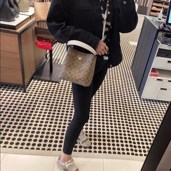 New! Coach Small Town Bucket Bag In Signature Canvas - Picture 3 of 16